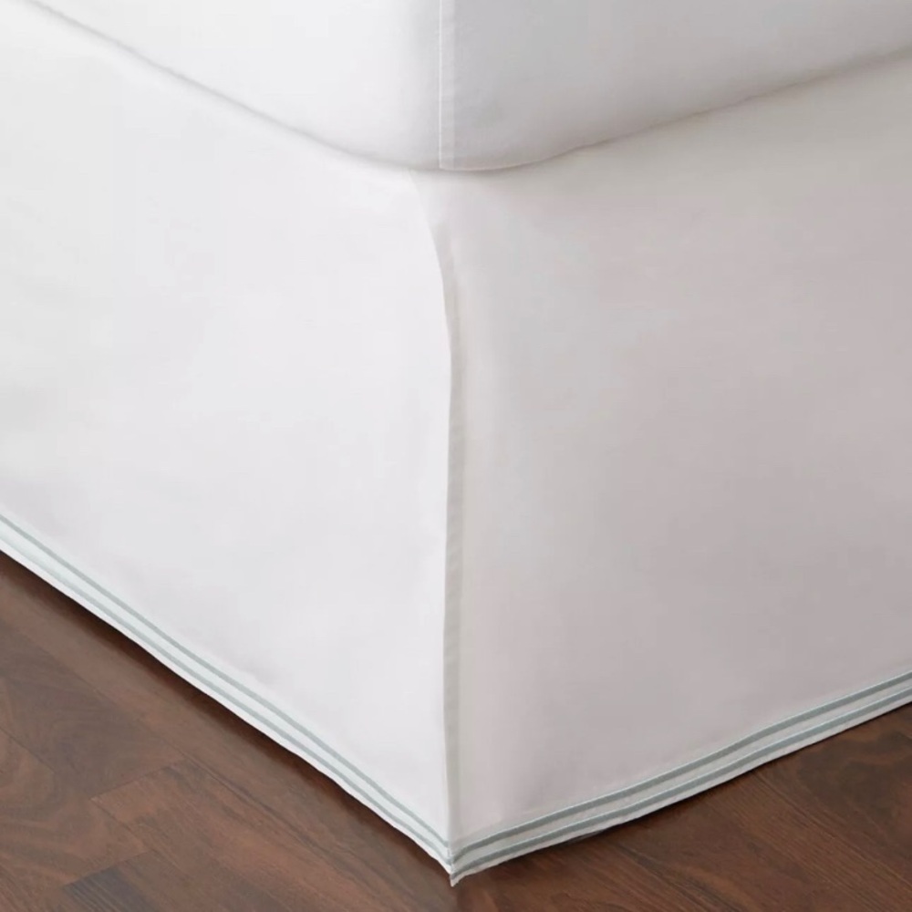HUDSON PARK COLLETION Cal King bedskirt 100% Cotton Percale Made in Italy